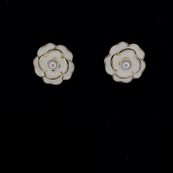 Flower studs earrings