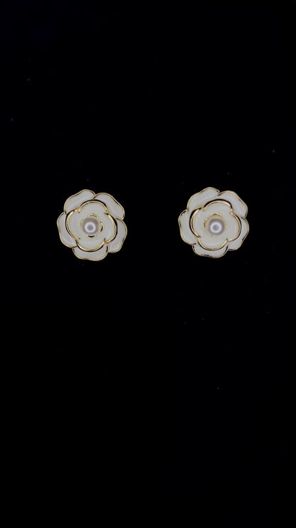 Flower studs earrings
